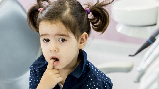 Otto genitori su dieci non riescono a portare i figli dal dentista