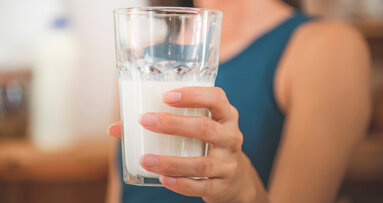 Nach der Weisheitszahn-OP: Milch wohl kein Problem für die Wundheilung