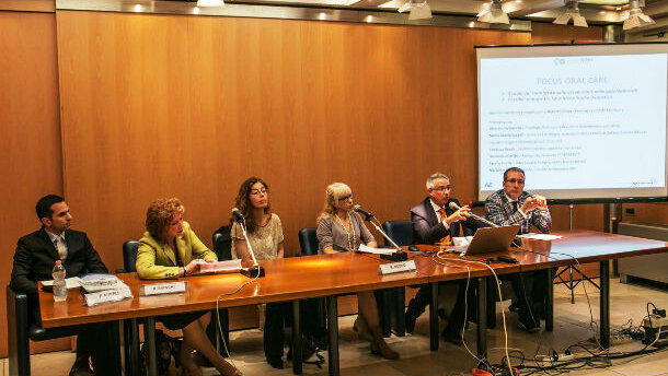 Cosmofarma: farmacista e dentista in alleanza sinergica per la salute orale dei cittadini. L’oral care in farmacia: un momento di incontro e riflessione