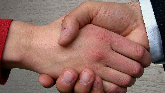 Heraeus vende la sua divisione commerciale dentale a un’azienda chimica