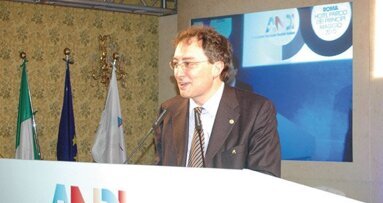 Per prevenire ferite da punta e taglio negli studi l’Andi chiede una “sorveglianza non obbligatoria”