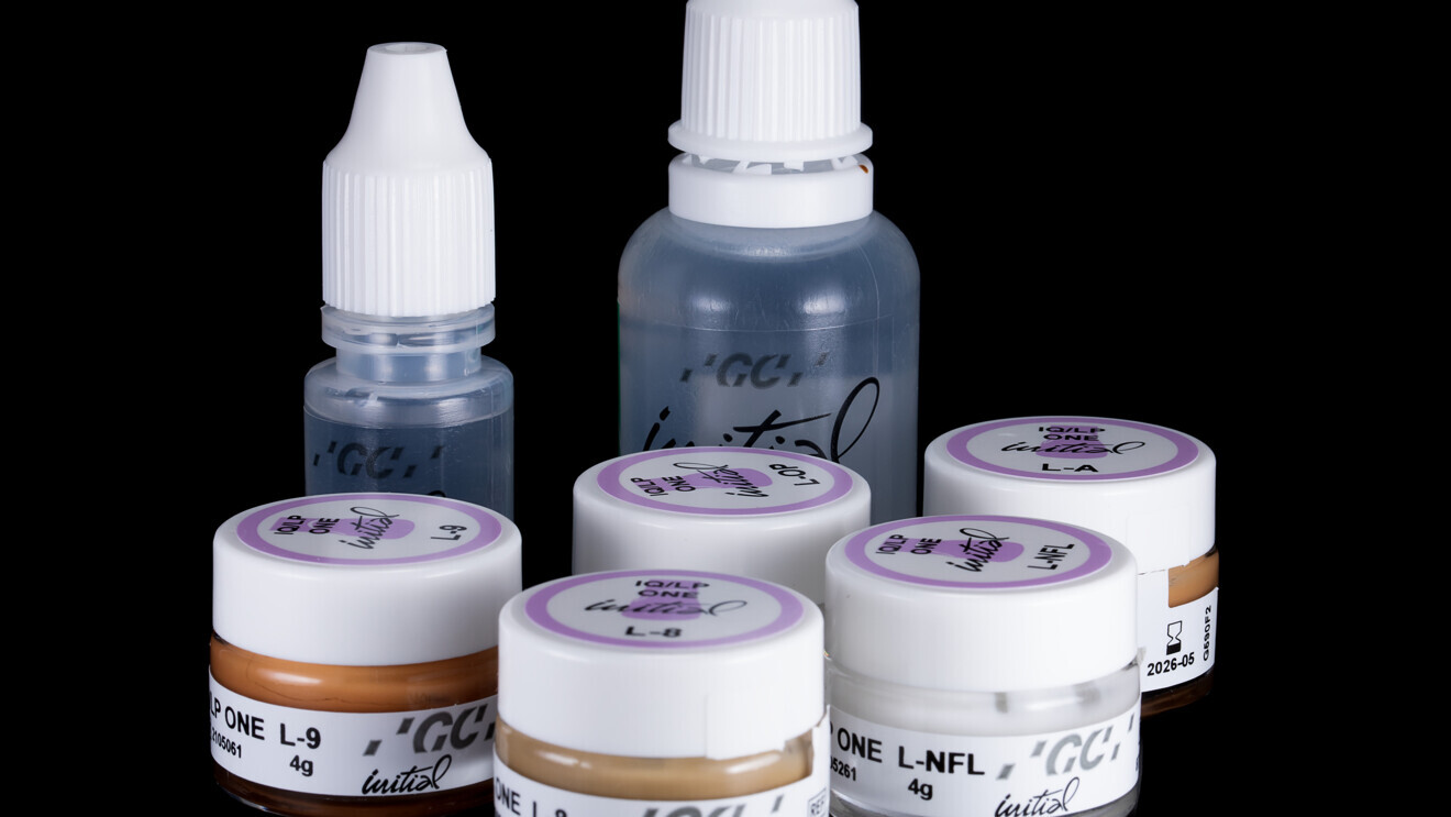 Fig. 12: Ready-to-use GC Initial IQ Lustre Pastes ONE for a 3D colour effect.