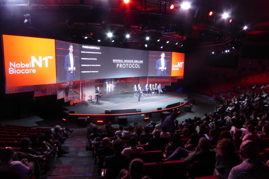 El implantólogo Sascha Jovanovic dijo en un panel en el Simposio de Nobel Biocare en Madrid que el concepto del nuevo sistema de implantes N1 era un gran acierto que facilitaría su colocación y la comodidad del paciente.