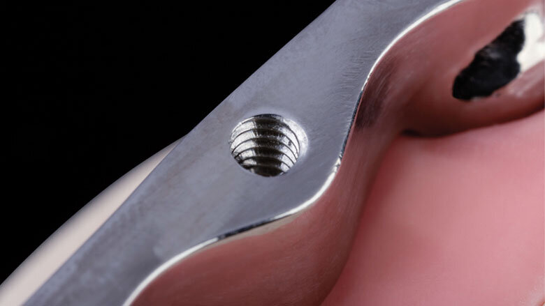 I canali per le viti sono stati fresati con la fresatrice M1 Wet Heavy Metal, ideale per la lavorazione di metalli dal pieno, con funzionalità ad acqua integrata.