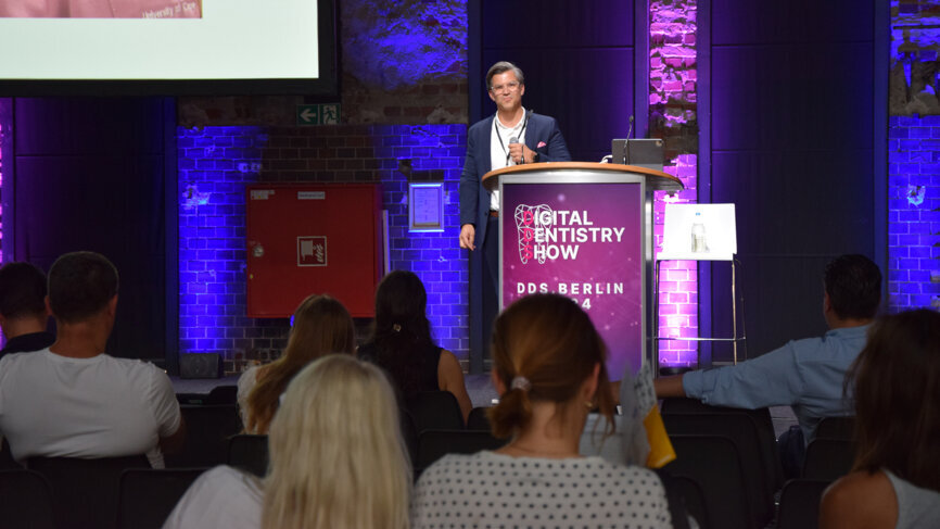 Dr Robert A. Gaudin lectured on digitalisation in dental teaching and training.