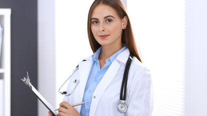 FMH-Ärztestatistik: Immer mehr Frauen, immer jünger