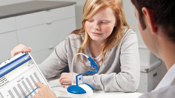 Chip in beugel houdt pubers in de gaten