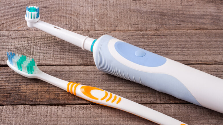 Elektrische oder Handzahnbürste? Putztyp spielt eine Rolle