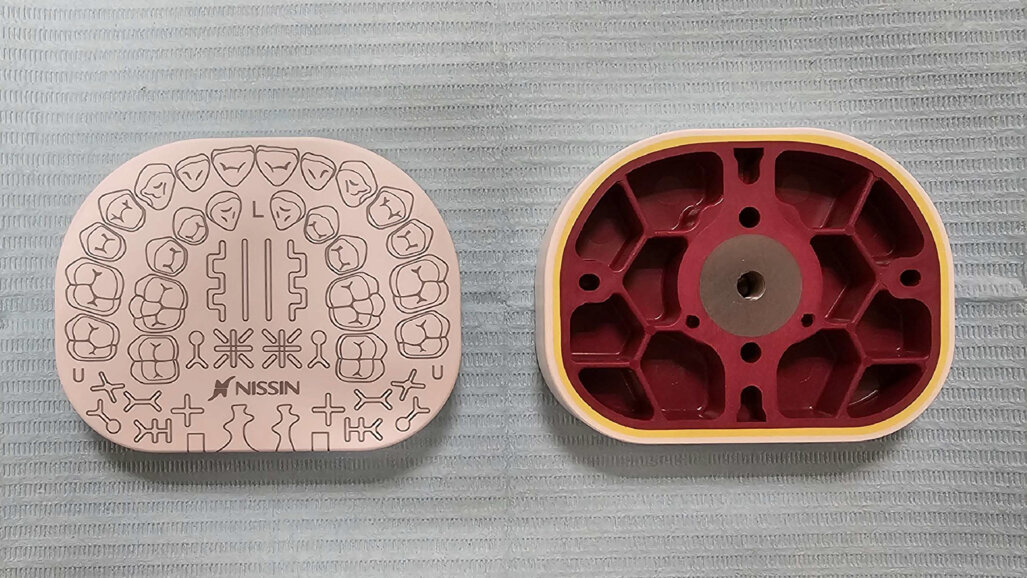 Placa de perfuração multicamadas se mostra promissora para melhorar o treinamento odontológico pré-clínico