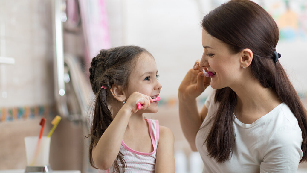 Kariesprävention beginnt in der Kita: Forderung nach täglichem Zähneputzen