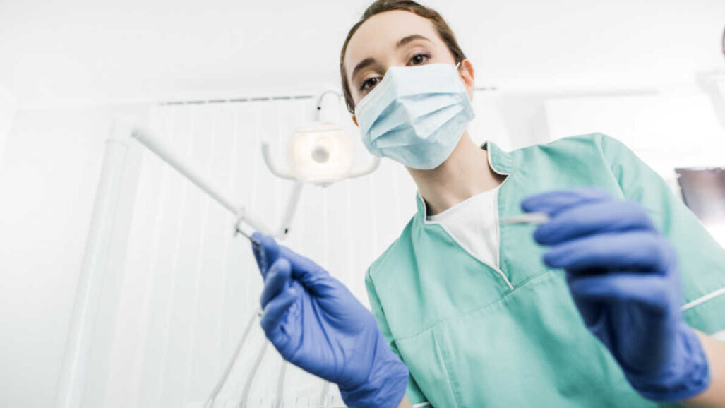 COVID-19症状患者的口腔生物膜上停泊有SARS~CoV-2病毒