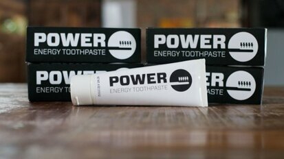 A primeira pasta de dentes com cafeína do mundo liberada nos EUA