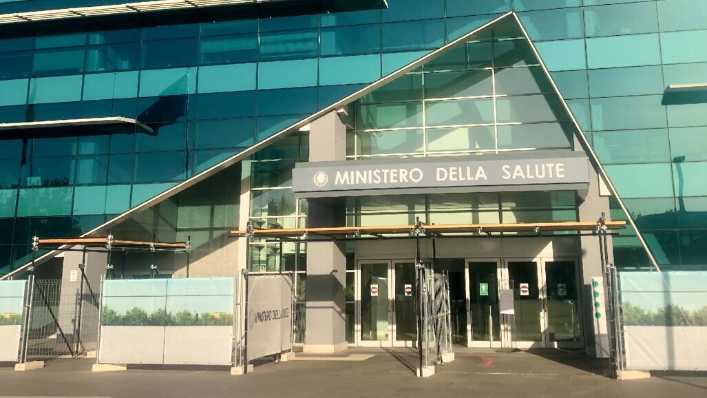 AIO: rivedere nelle strutture obbligo vaccinale per amministrativi e regole per richiamo dei sanitari