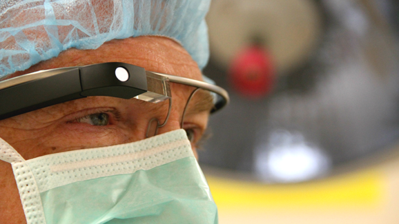 Mit Google Glass an das Skalpell