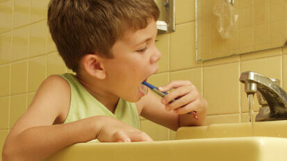 Campaign urges Britons to spit instead of rinse