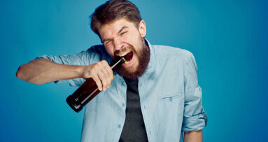 Od otvaranja flaša do kidanja selotejpa – rizični načini upotrebe zuba