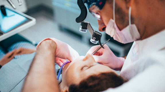 Norwegian dentists’ pulp treatment choices driven by availability, not evidence