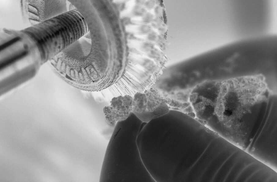 Fig. 18: Polishing of the surface in order to obtain a better-quality texture.