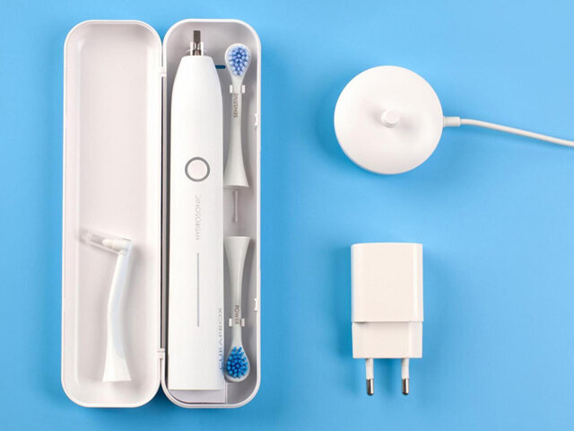 Zubní kartáček Hydrosonic pro je ideální pro čištění složitých ortodontických aparátů, zámků, implantátů a špatně čistitelných můstků.