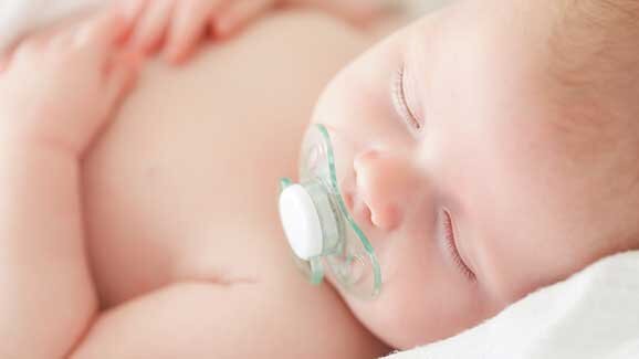 Neuartiges Schnuller-Design soll offenen Biss verhindern