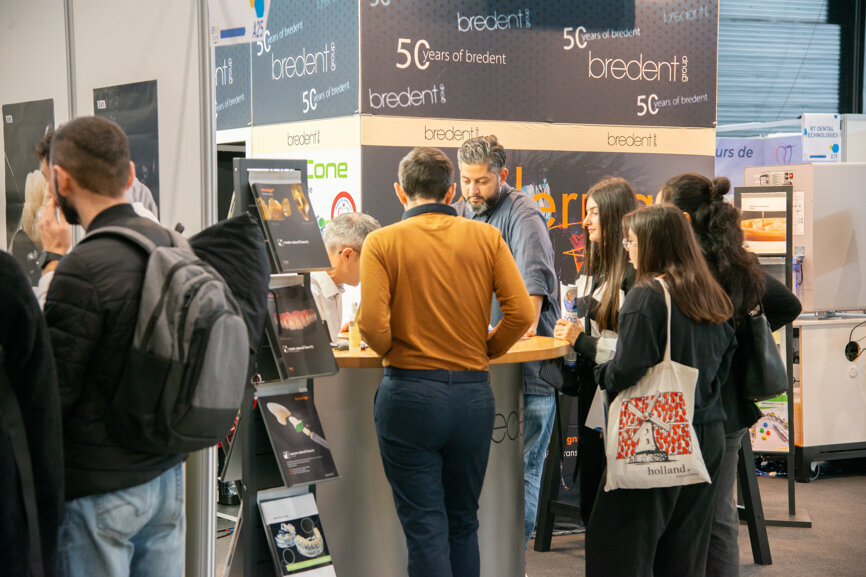 Stand de Bredent. (Photo : Cécile Bouchayer)