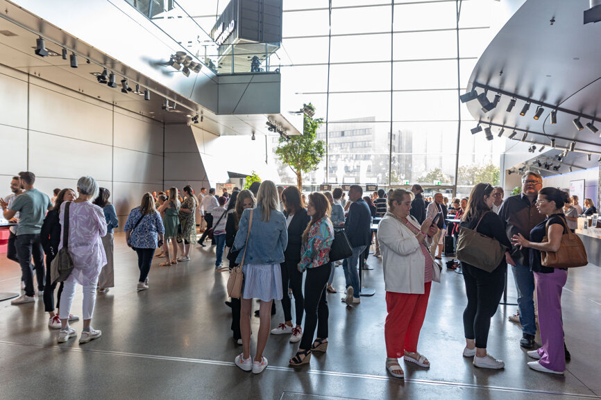 Die BMW-Welt war der optimale Rahmen für ein Event, bei dem neueste Technik, viel Wissen und eine Lösung für die tägliche präventive Praxis präsentiert wurden.  