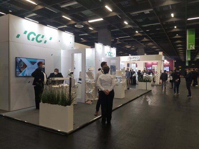 Stánek společnosti GC. Stánek společnosti GC.