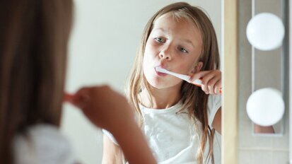 Número crescente de adolescentes europeus escova os dentes duas vezes por dia