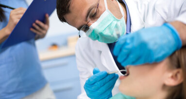 Uporaba Curasept Biosmalto je povzročila bistveno večjo remineralizacijo in desenzibilizacijo