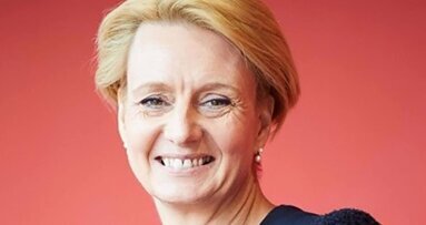 Chief Dental Officer for England to stand down