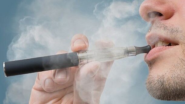 Ook e-sigaret schadelijk voor mondgezondheid