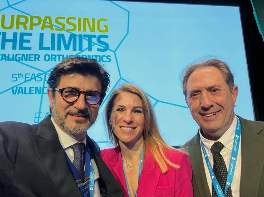 De gauche à droite : Dr Tommaso Castroflorio, président sortant de l'EAS, Dr Gina Theodoridis, présidente scientifique de l'EAS et Dr Jose Gandia, président de l'EAS.  (Image: EAS)