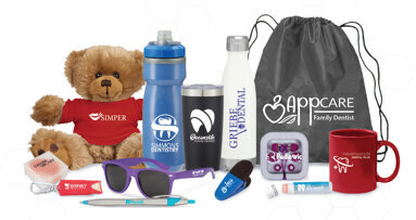 Henry Schein te ayuda a poner el nombre y logo de tu clínica en las manos de tus pacientes