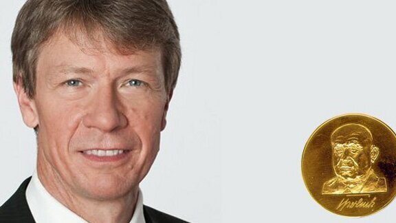 Tholuck-Medaille für Prof. Dr. Dietmar Oesterreich