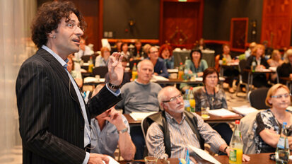 Zahnerhaltung oder doch lieber ein Implantat? Zahnerhaltung oder doch lieber ein Implantat?