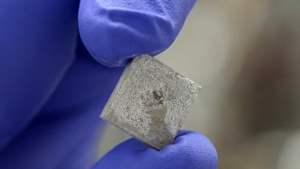 Un nuevo recubrimiento permite una mejor adhesión de los implantes