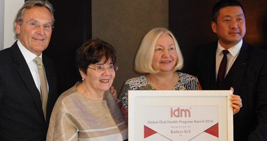 Künftige FDI-Präsidentin Dr. Kathryn Kell ausgezeichnet