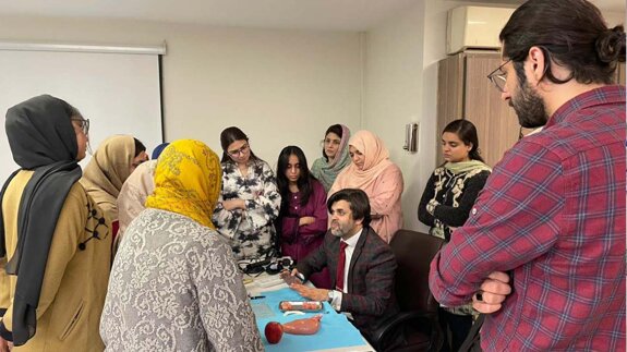 IADSR masterclass puts Pakistani dentists at the forefront of laser dentistry