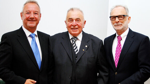 Josef Wagner erhält goldene Ehrennadel