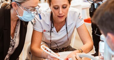 EMS e Curaprox: un’alleanza per rivoluzionare la prevenzione odontoiatrica