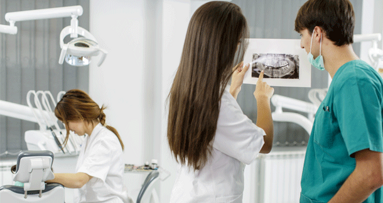 Erster Lehrstuhl für Behindertenzahnmedizin an der UW/H