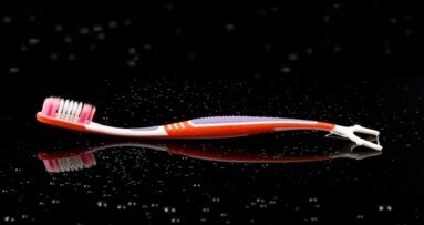 US company launches innovative toothbrush–flossing aid