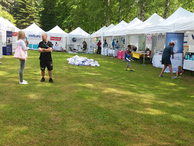 Působivý byl i prostor pro vystavovatele, který nejvíce ožil během sobotní Dentální olympiády. Každý z vystavovatelů měl pro účastníky připravený „olympijský“ úkol – téma bylo libovolné a hlavně zábavné.