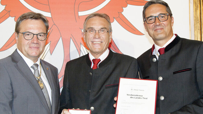 DDr. Elmar Favero erhält Verdienstkreuz des Landes Tirol