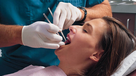 Αντίσταση στη θραύση των κολοβωμάτων τιτανίου και ζιρκονίας: Μία in vitro μελέτη