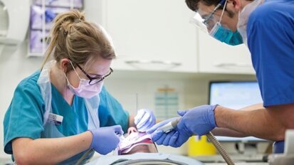 University successfully integrates teaching of hygiene therapists with dentists