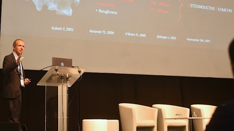 Digital technologies and biomaterials in customised therapies for bone reconstruction