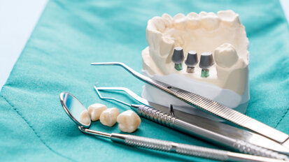 Association between clinical and  demographic variables and the success  of single-tooth dental implants: A cross-sectional study