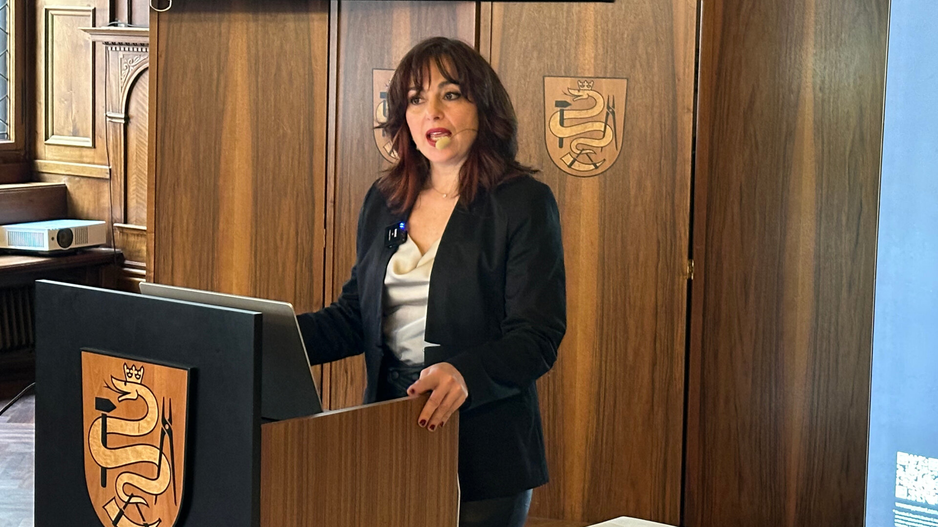 Long-term study finds no peri‑implantitis around two‑piece Patent implants