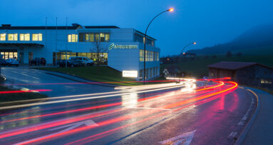 Straumann results bolstered by implants and aligners